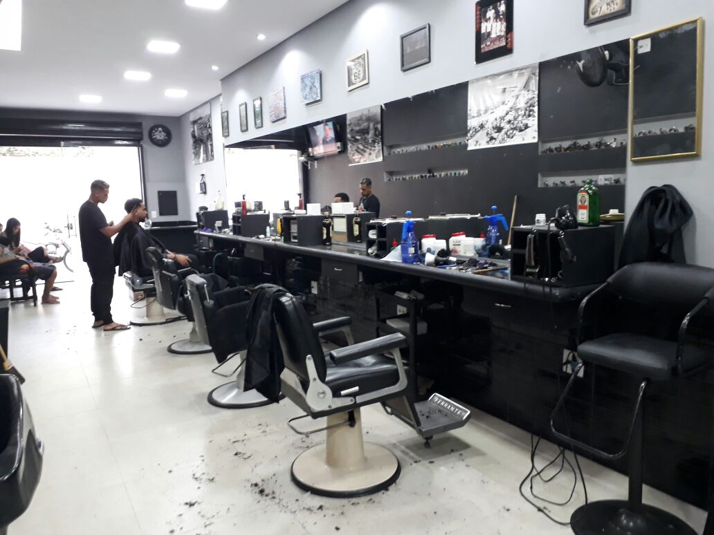 Obra Engefoc - Barbearia - Barbearia lotada e super aconchegante